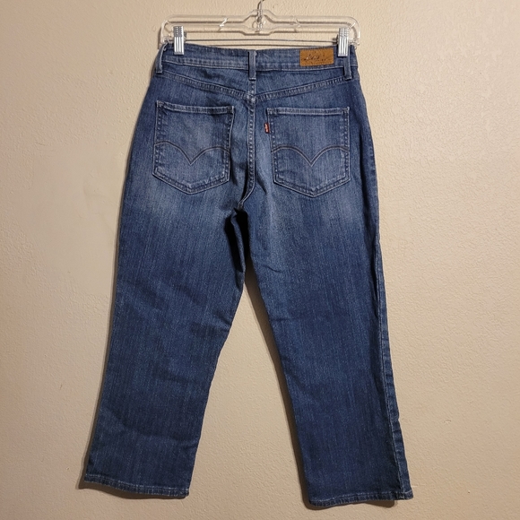 Levi's Bold Curve Cropped Jeans - Picture 2 of 16